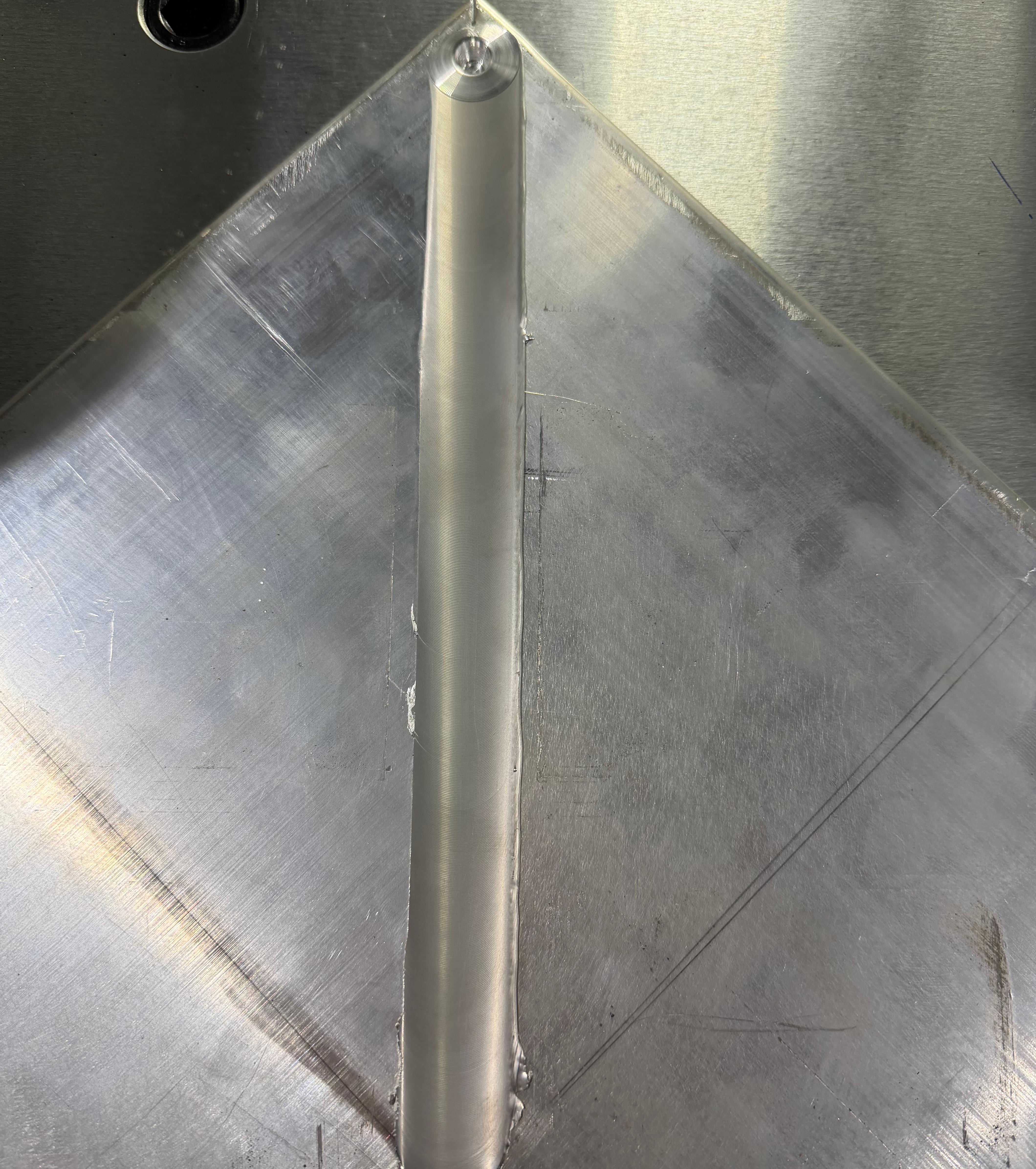 Friction stir welded aluminum butt joint with a continuous weld seam