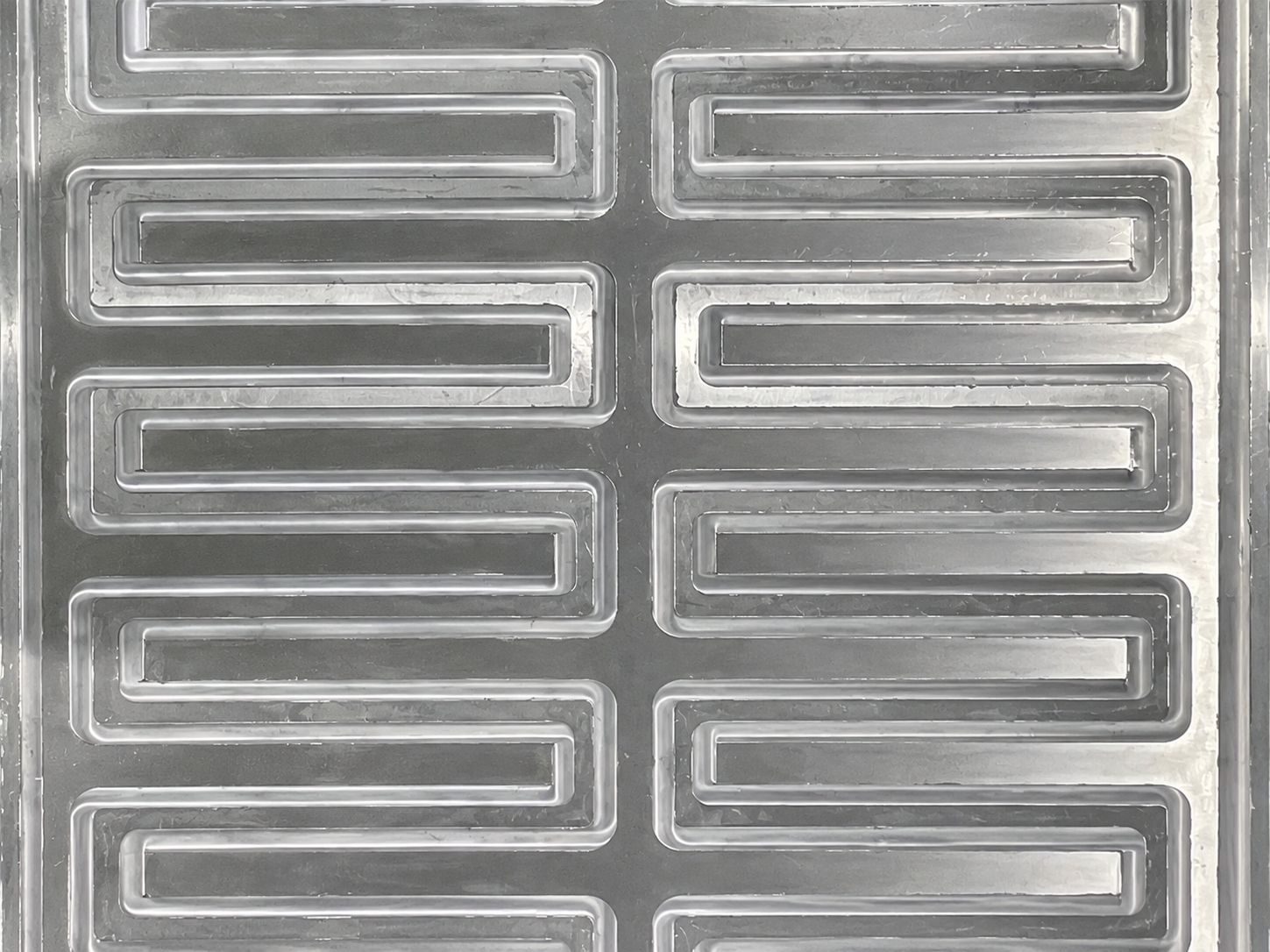 Aluminum liquid cooling plate with serpentine flow channels for friction stir welding