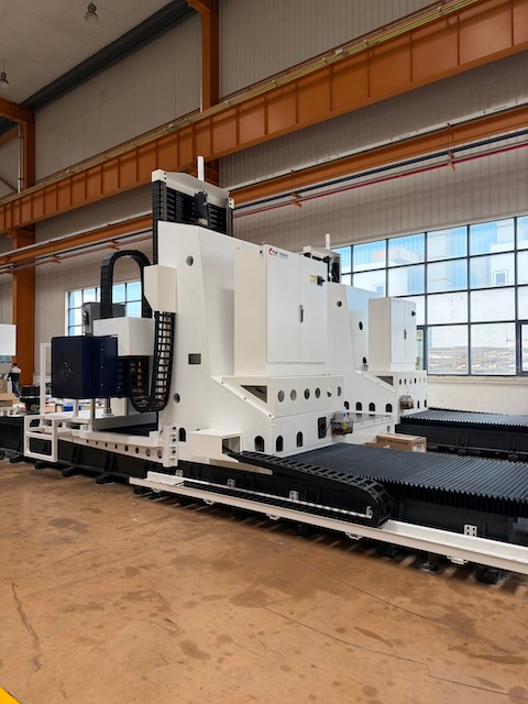 Custom open horizontal mirrored FSW equipment for large aluminum vacuum chambers