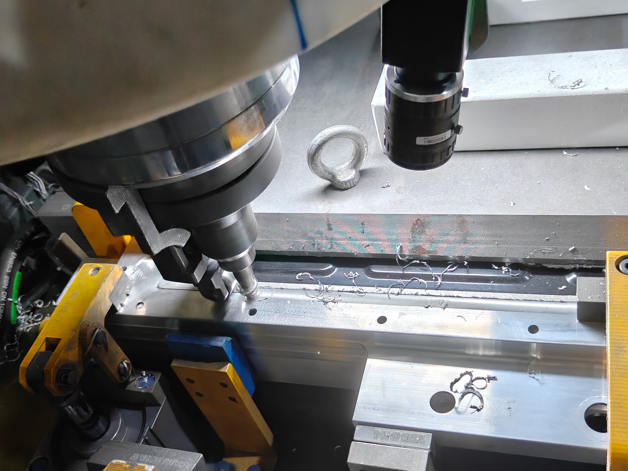 Aluminum friction stir welding process with FSW tool and clamped workpiece